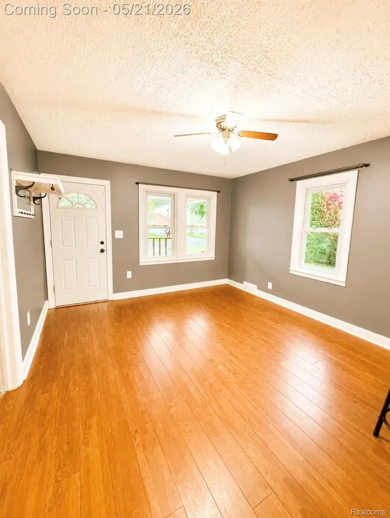 18351 Lathers Street Livonia City MI 48152