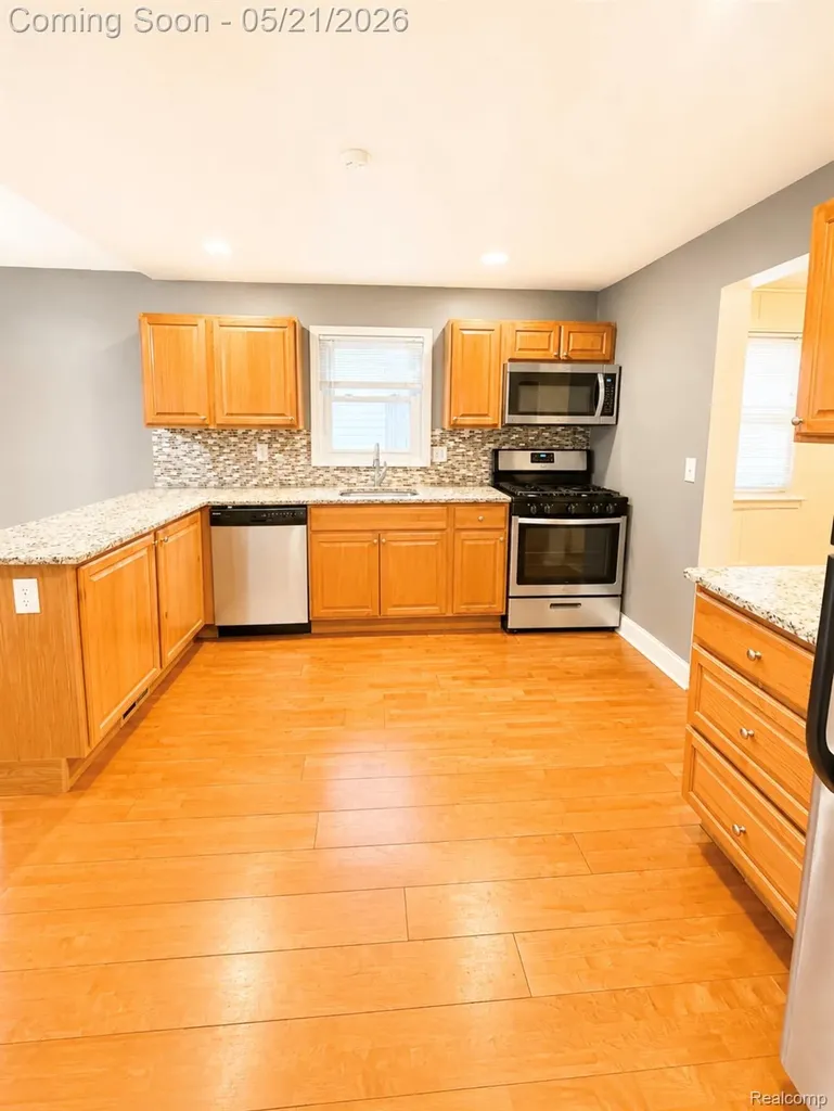 18351 Lathers Street Livonia City MI 48152