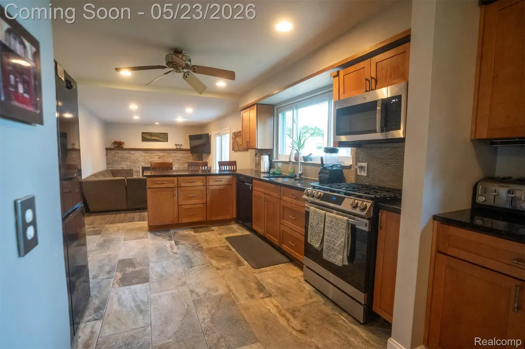 530 Sheffield Drive Madison Heights City MI 48071