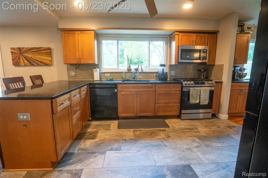 530 Sheffield Drive Madison Heights City MI 48071