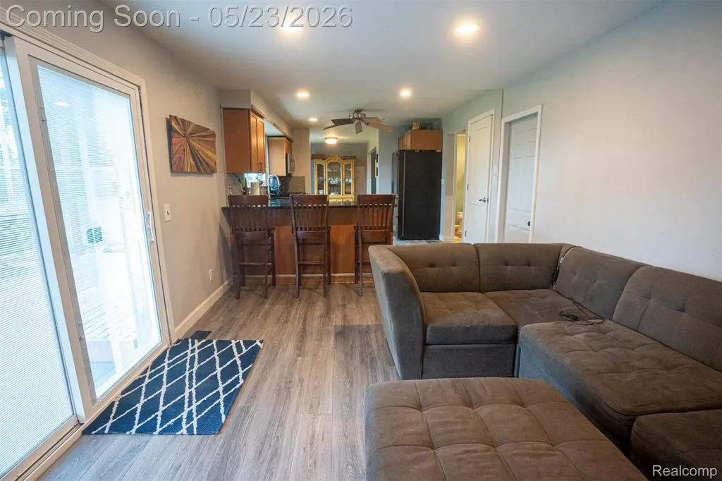 530 Sheffield Drive Madison Heights City MI 48071