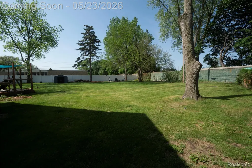 530 Sheffield Drive Madison Heights City MI 48071