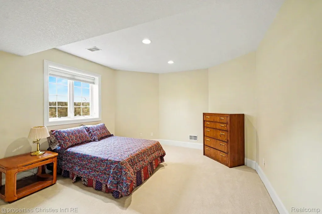 16987 Kings Fairway Lane Grand Blanc City MI 48439