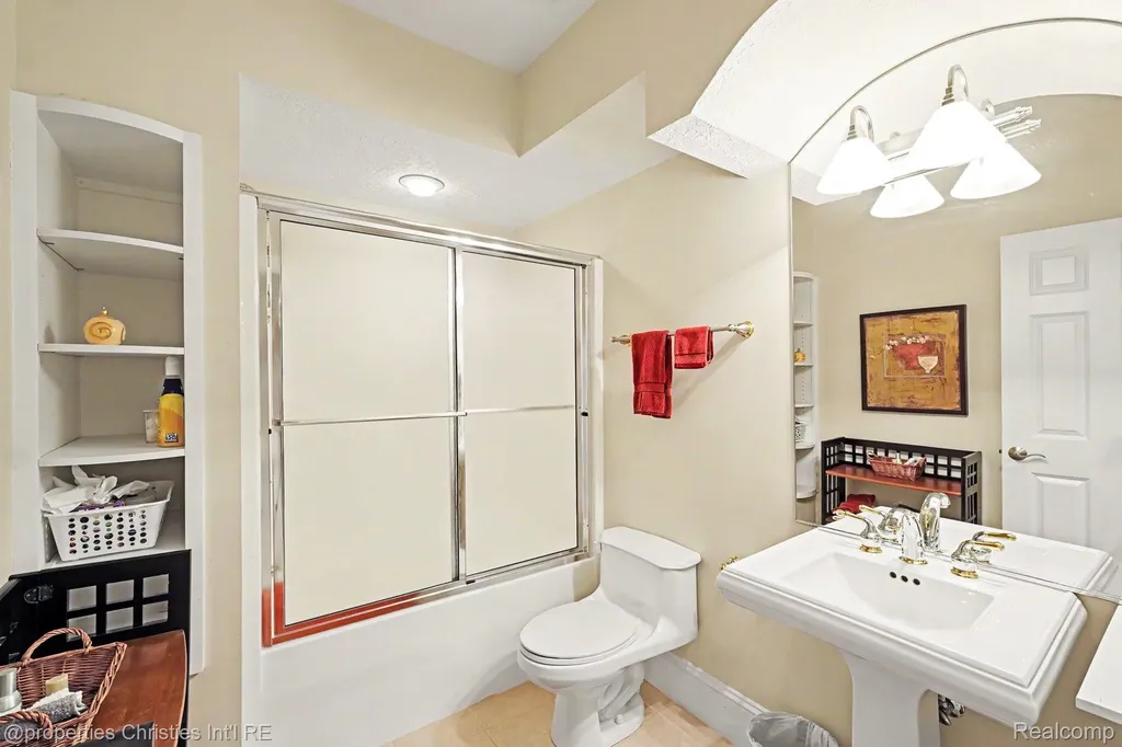 16987 Kings Fairway Lane Grand Blanc City MI 48439