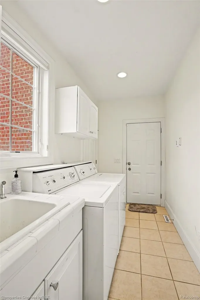 16987 Kings Fairway Lane Grand Blanc City MI 48439
