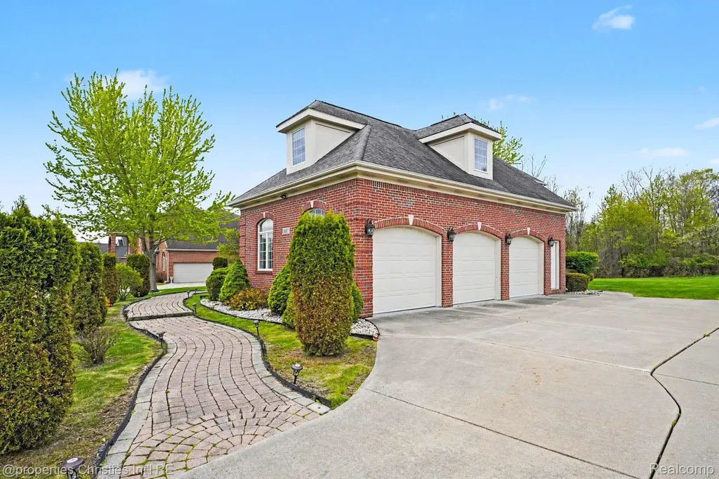16987 Kings Fairway Lane Grand Blanc City MI 48439