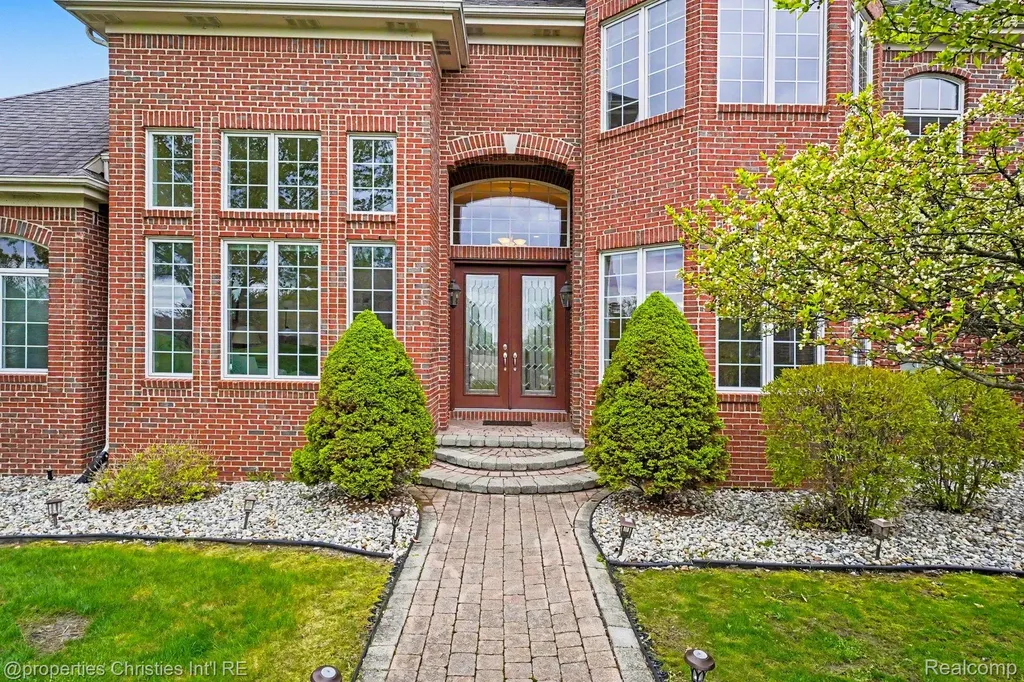 16987 Kings Fairway Lane Grand Blanc City MI 48439