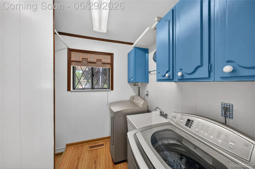 37465 Dundee Street Sterling Heights City MI 48310