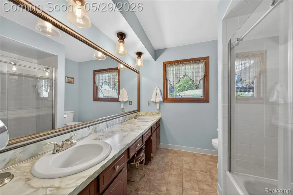 37465 Dundee Street Sterling Heights City MI 48310