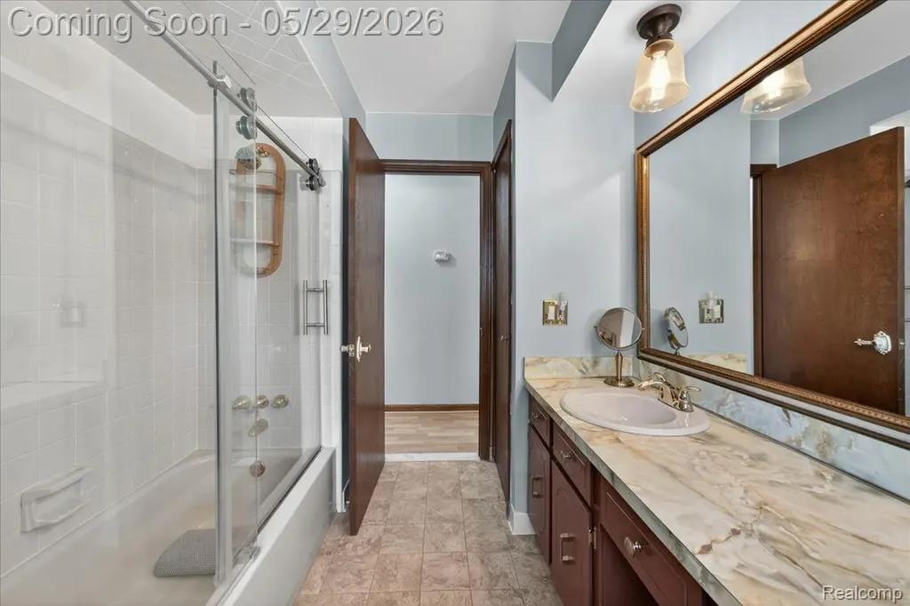 37465 Dundee Street Sterling Heights City MI 48310