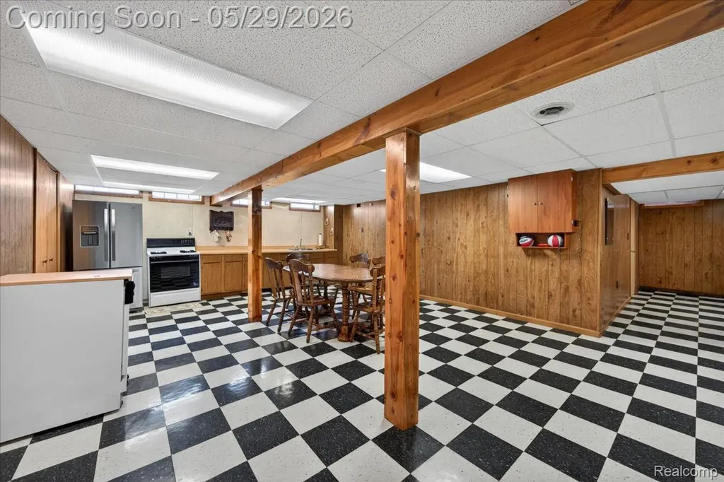 37465 Dundee Street Sterling Heights City MI 48310