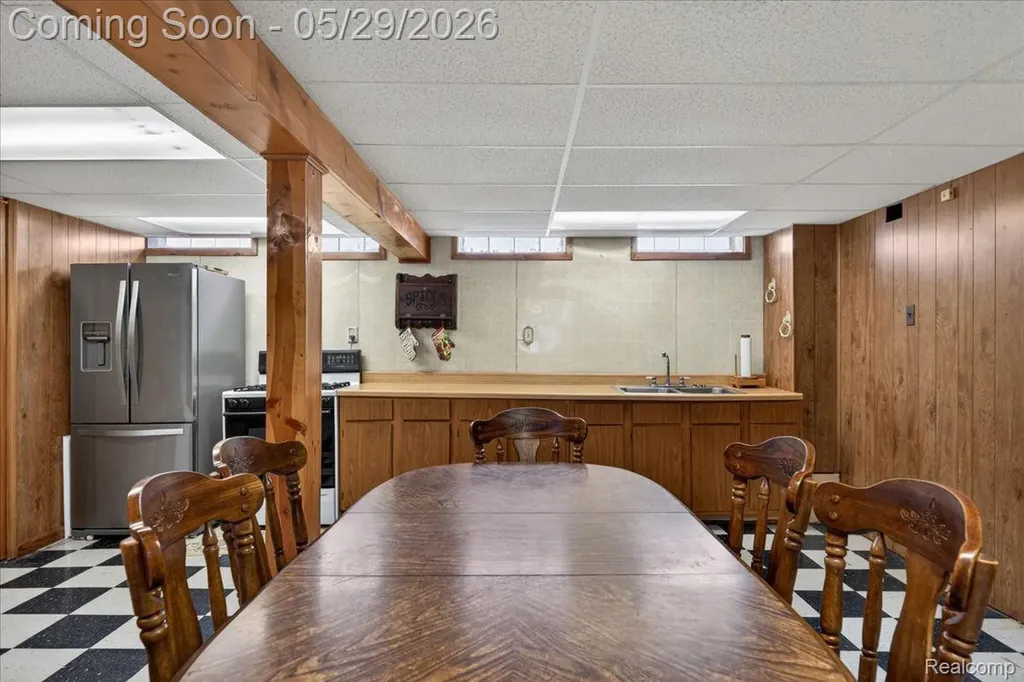 37465 Dundee Street Sterling Heights City MI 48310