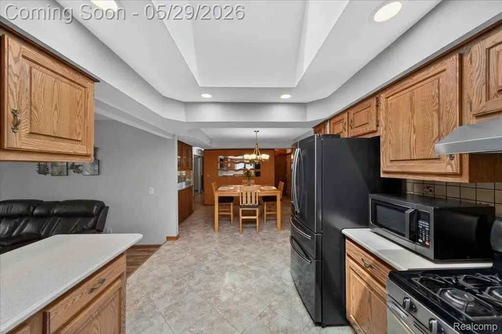37465 Dundee Street Sterling Heights City MI 48310