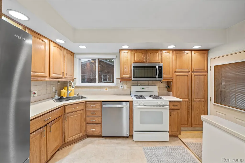 26916 Rouge River Drive Dearborn Heights City MI 48127