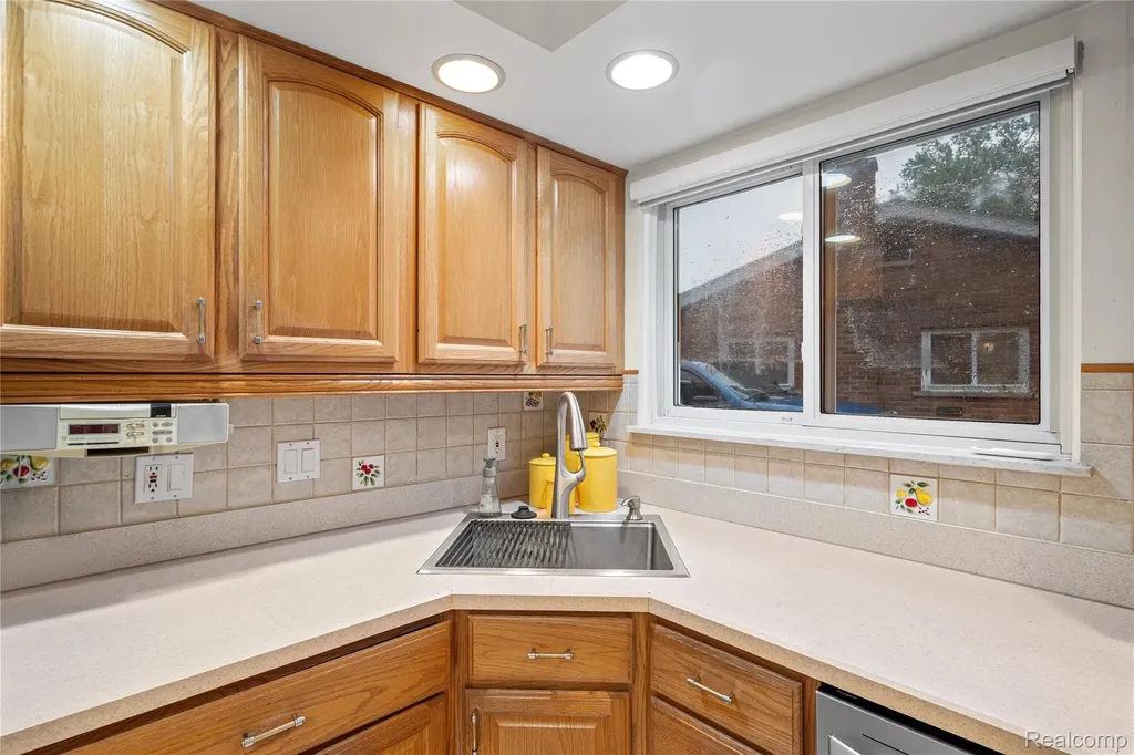 26916 Rouge River Drive Dearborn Heights City MI 48127