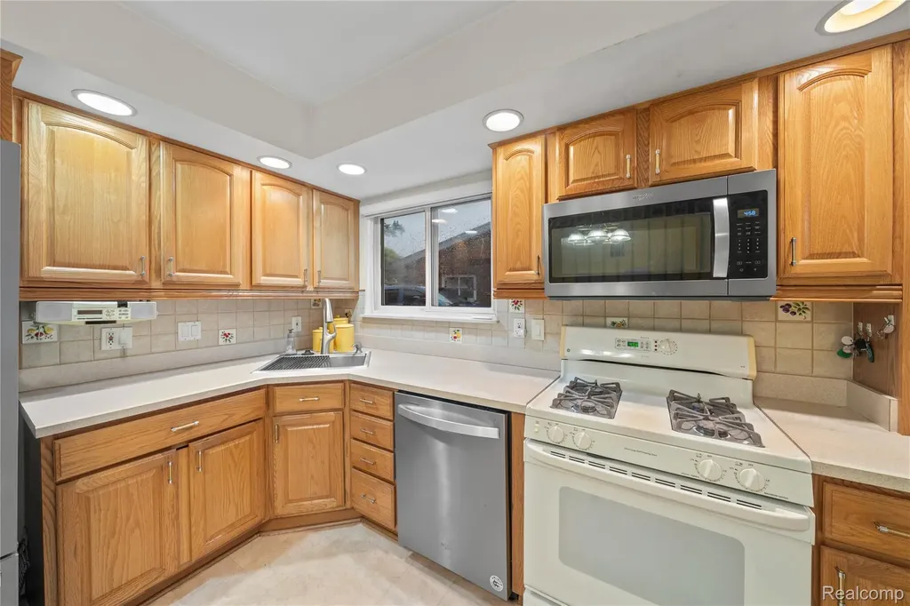 26916 Rouge River Drive Dearborn Heights City MI 48127