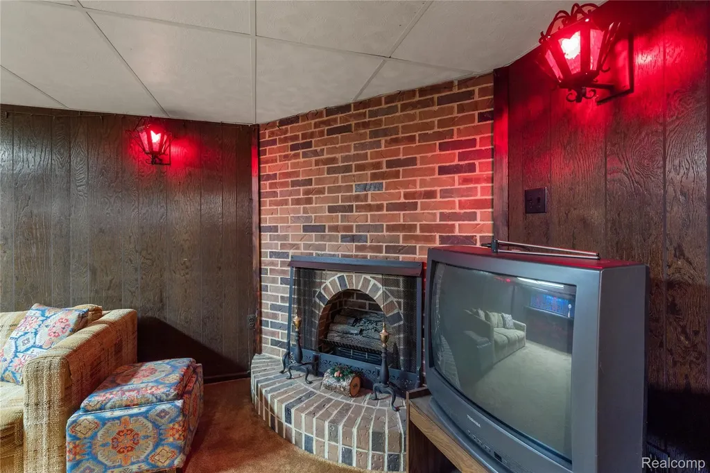 26916 Rouge River Drive Dearborn Heights City MI 48127