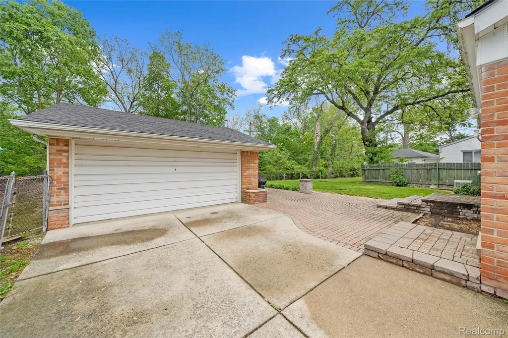 26916 Rouge River Drive Dearborn Heights City MI 48127