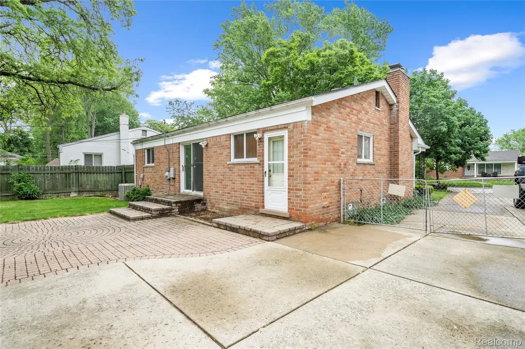 26916 Rouge River Drive Dearborn Heights City MI 48127