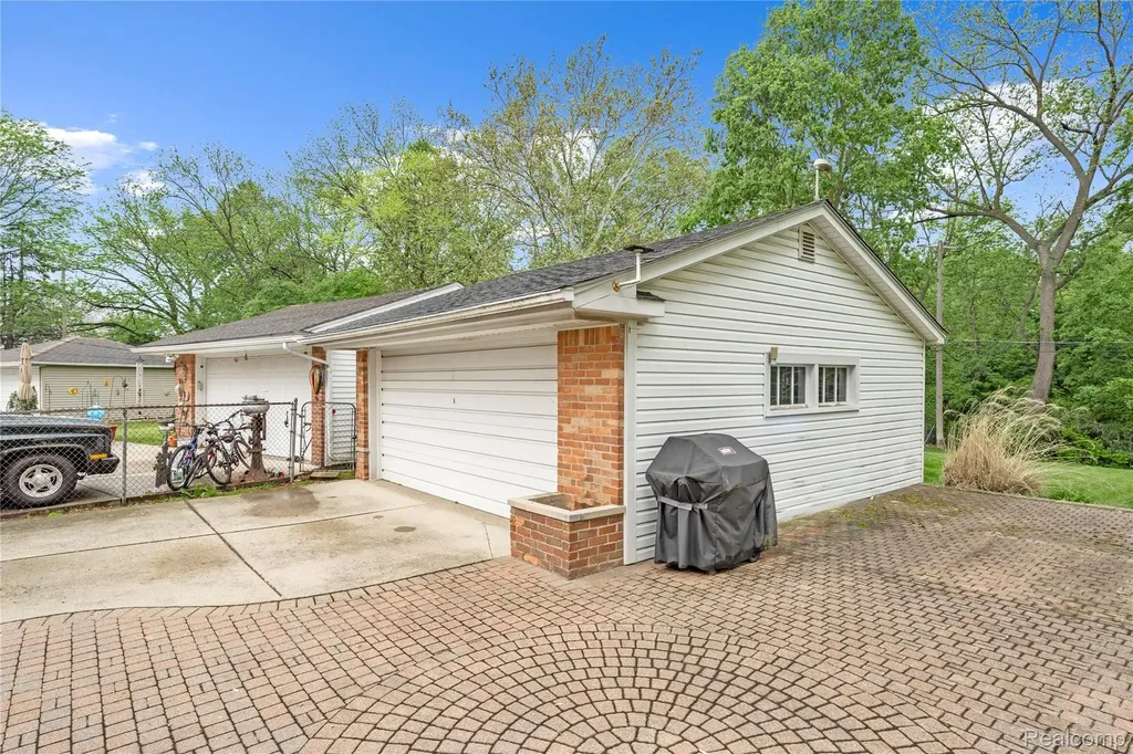 26916 Rouge River Drive Dearborn Heights City MI 48127