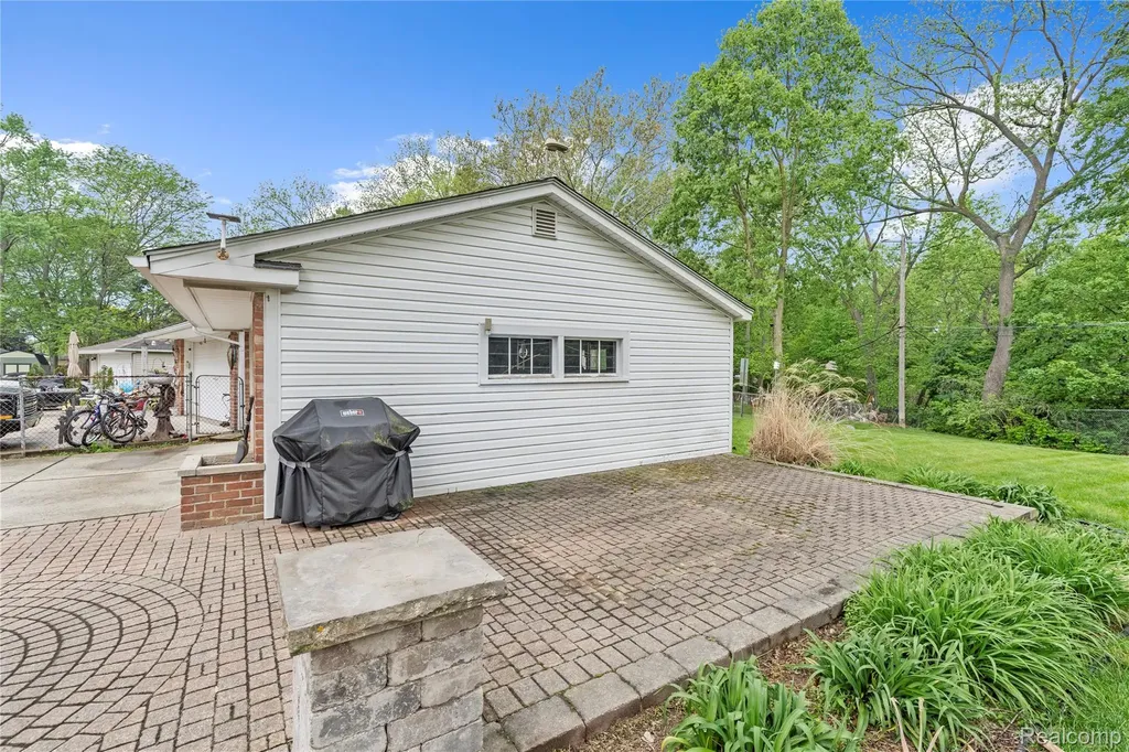 26916 Rouge River Drive Dearborn Heights City MI 48127
