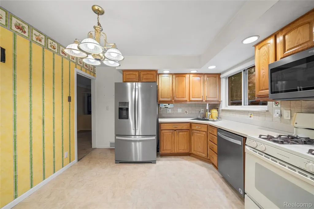 26916 Rouge River Drive Dearborn Heights City MI 48127