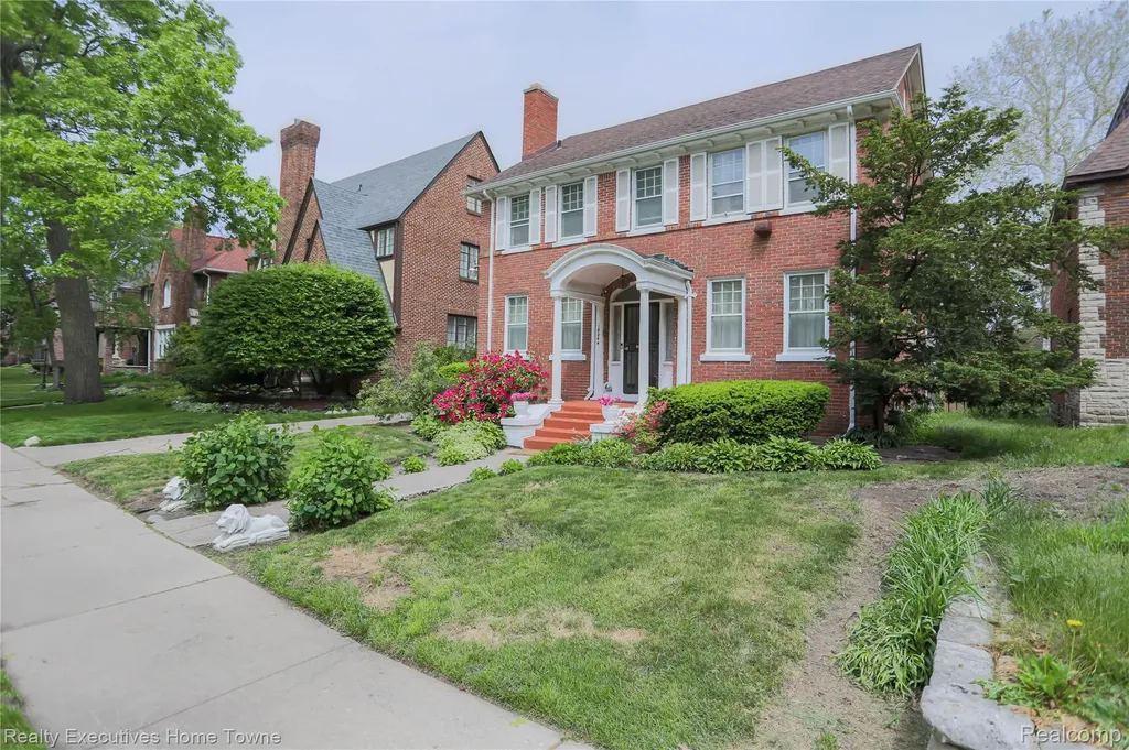 18244 Parkside Street Detroit City MI 48221