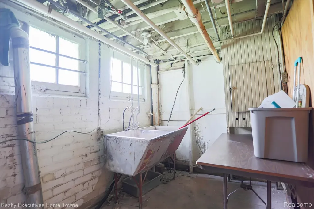 18244 Parkside Street Detroit City MI 48221