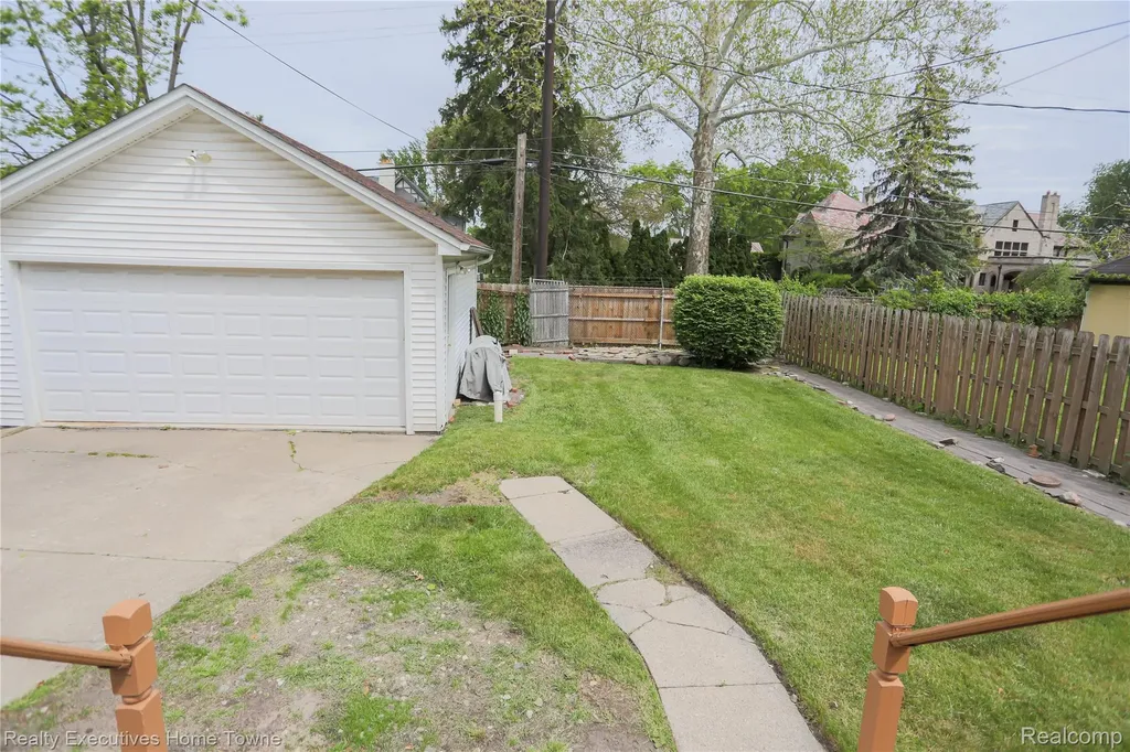 18244 Parkside Street Detroit City MI 48221