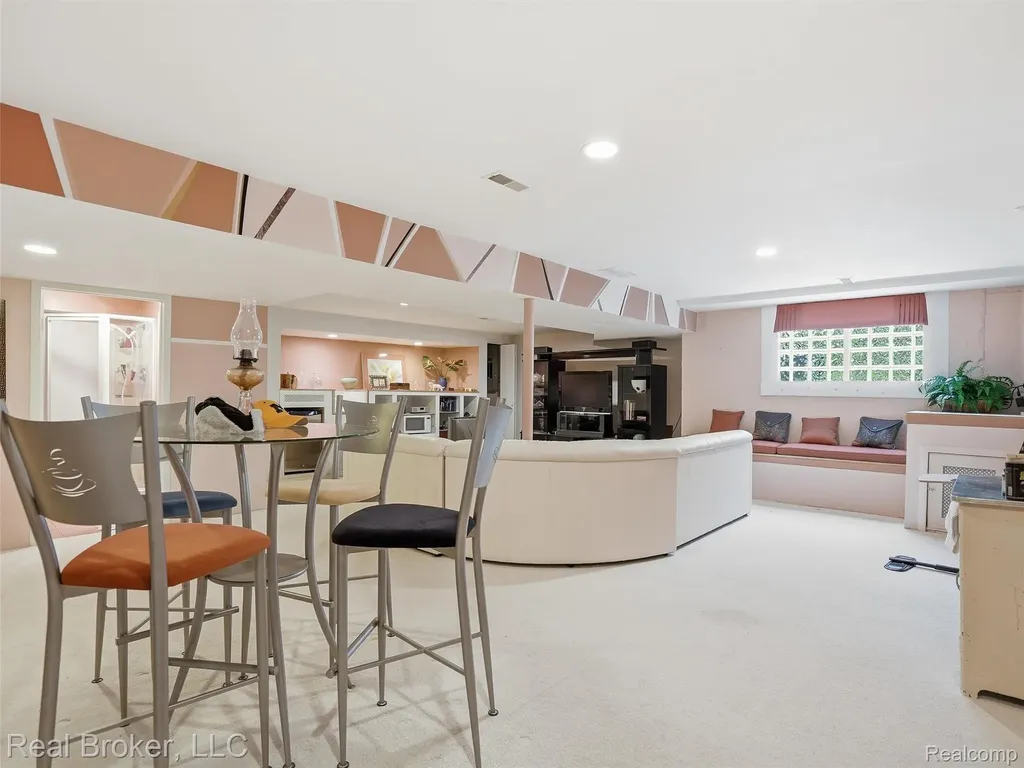 2710 Maitland Drive Ann Arbor City MI 48105