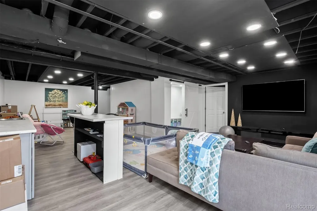 7810 N Central Park Shelby Charter Township MI 48317