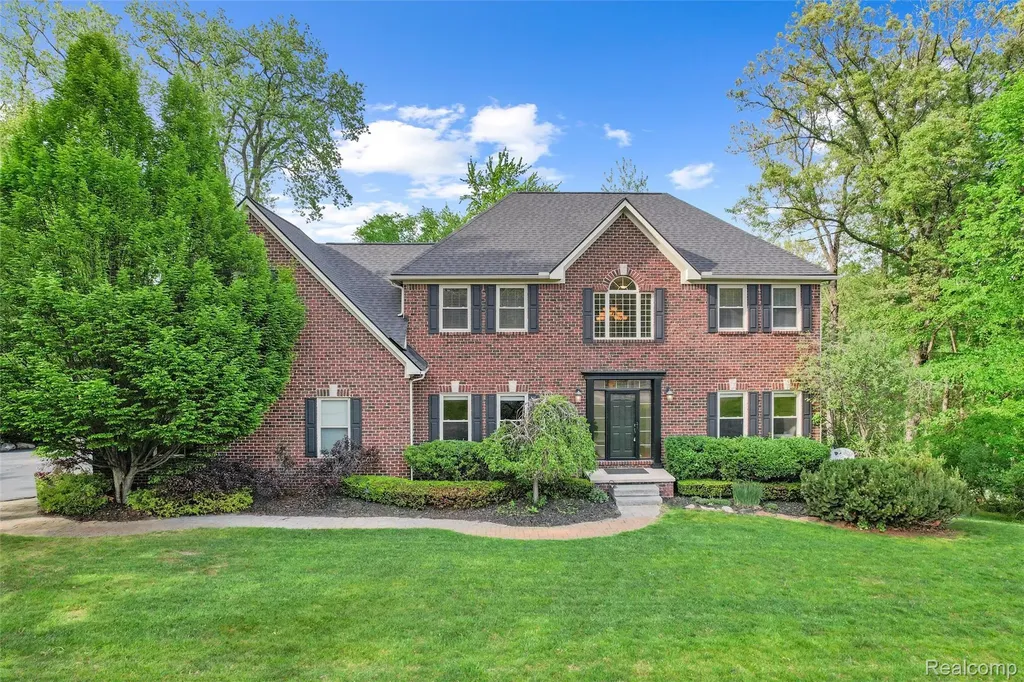 10099 Fernbrooke Drive Green Oak Township MI 48116