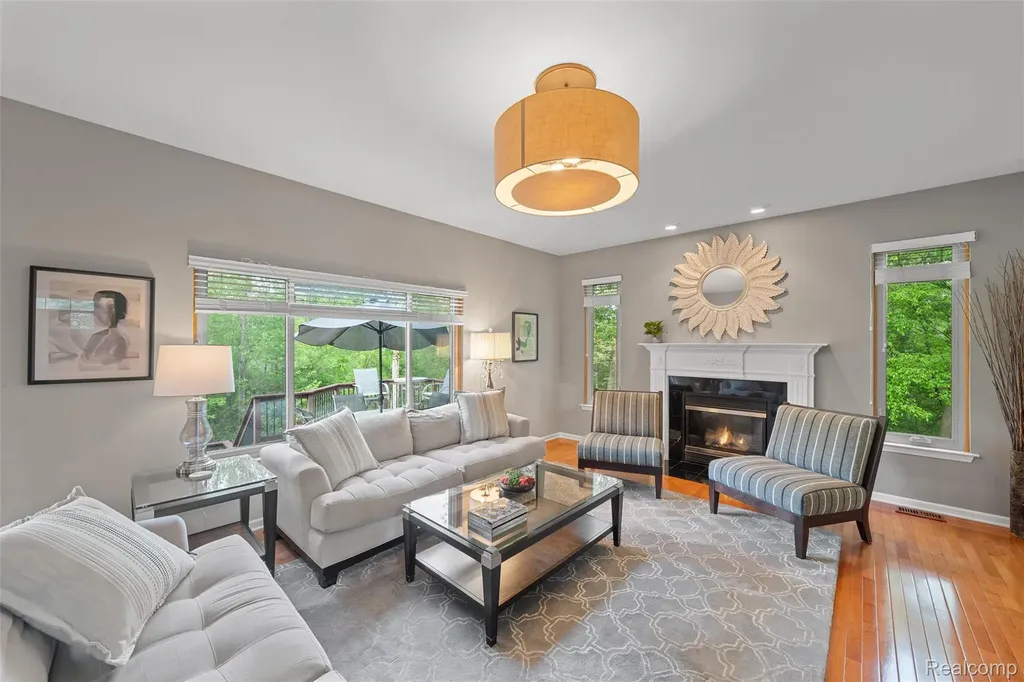 10099 Fernbrooke Drive Green Oak Township MI 48116