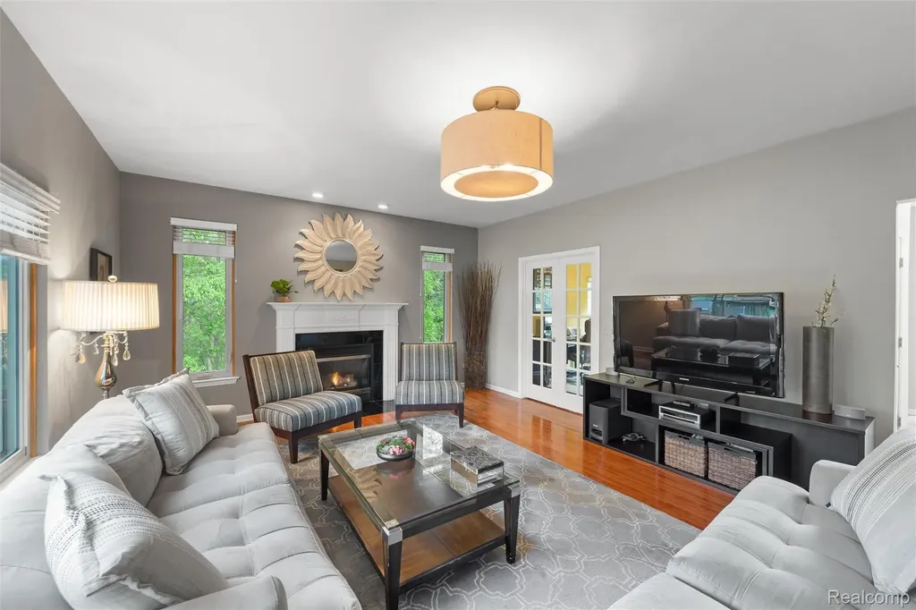 10099 Fernbrooke Drive Green Oak Township MI 48116