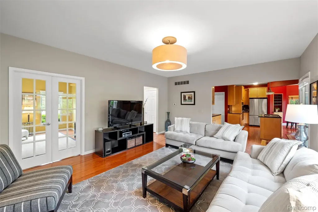 10099 Fernbrooke Drive Green Oak Township MI 48116