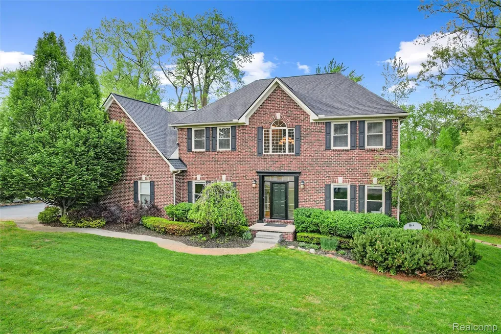 10099 Fernbrooke Drive Green Oak Township MI 48116