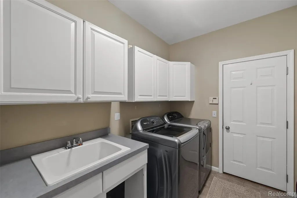 10099 Fernbrooke Drive Green Oak Township MI 48116