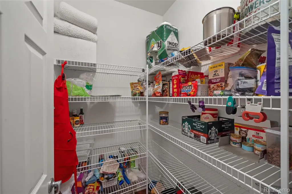 10099 Fernbrooke Drive Green Oak Township MI 48116
