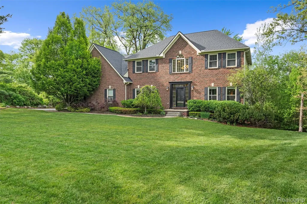 10099 Fernbrooke Drive Green Oak Township MI 48116