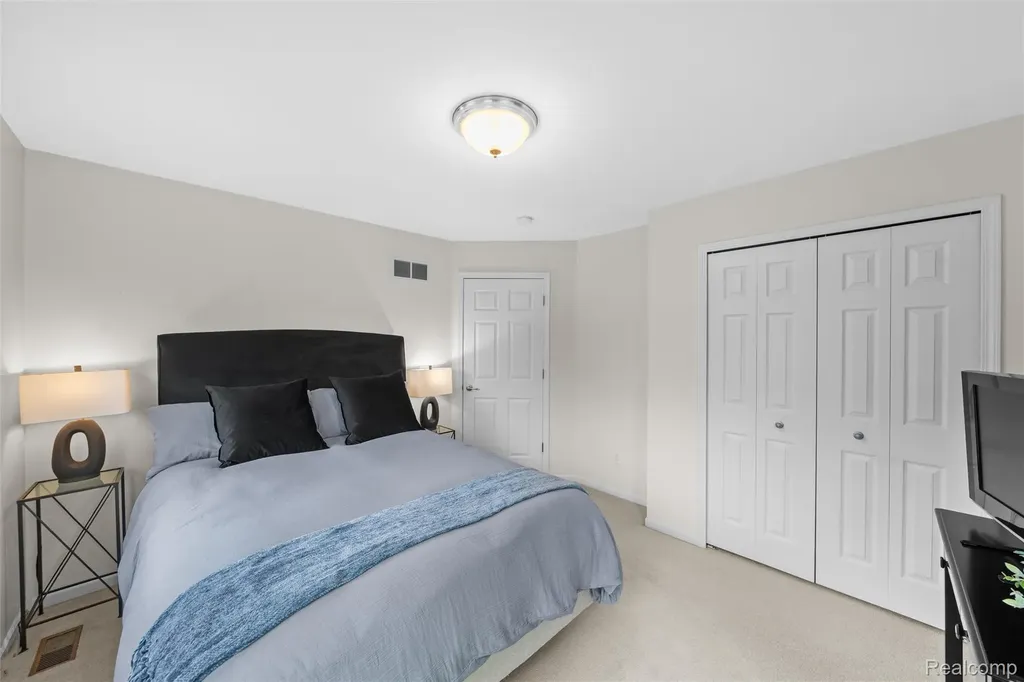 10099 Fernbrooke Drive Green Oak Township MI 48116