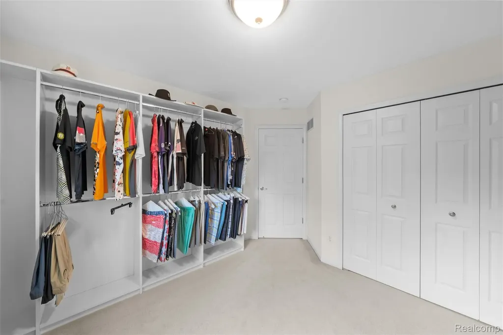 10099 Fernbrooke Drive Green Oak Township MI 48116