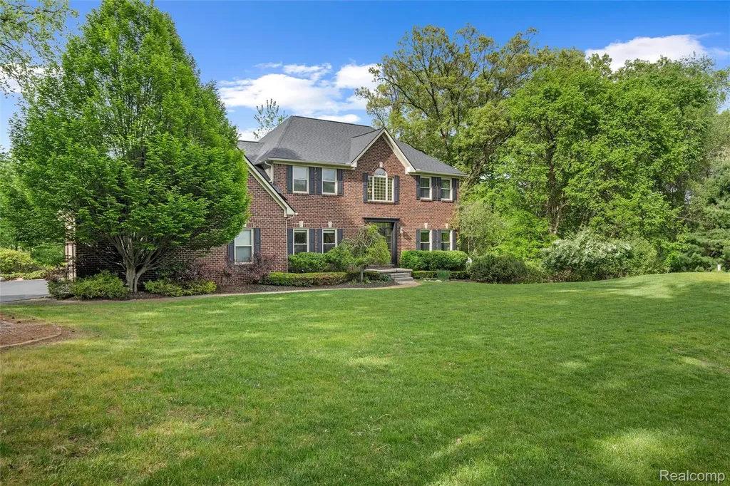 10099 Fernbrooke Drive Green Oak Township MI 48116