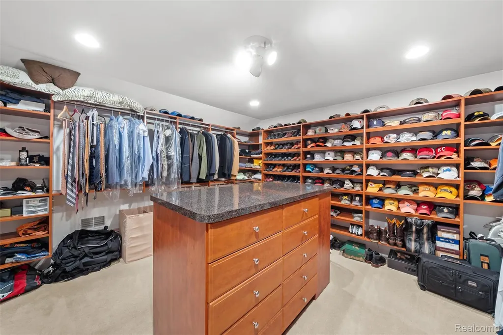 10099 Fernbrooke Drive Green Oak Township MI 48116