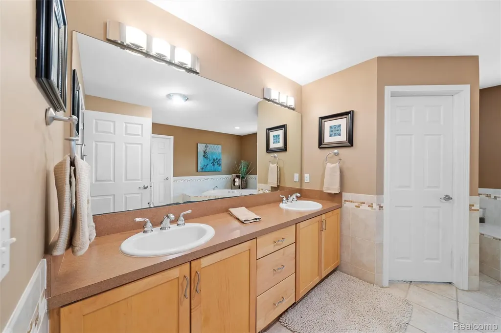 10099 Fernbrooke Drive Green Oak Township MI 48116