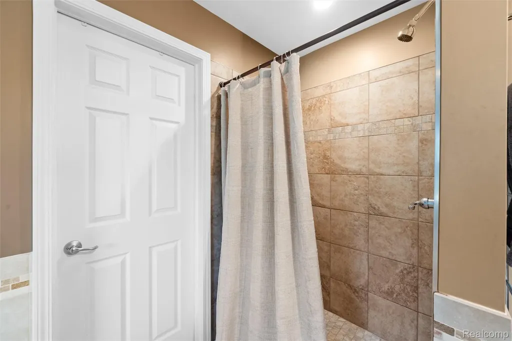 10099 Fernbrooke Drive Green Oak Township MI 48116