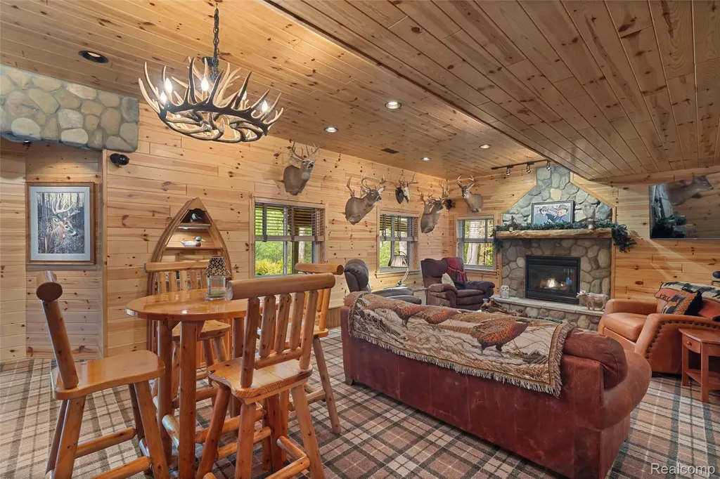 10099 Fernbrooke Drive Green Oak Township MI 48116