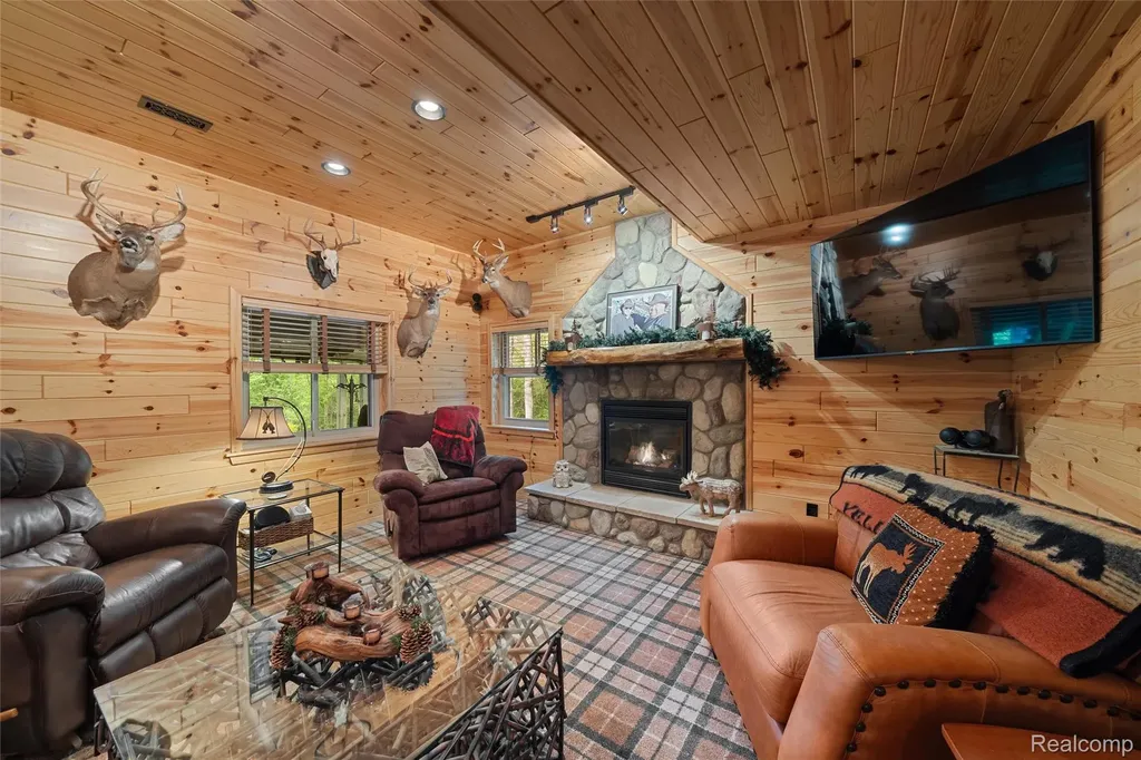 10099 Fernbrooke Drive Green Oak Township MI 48116