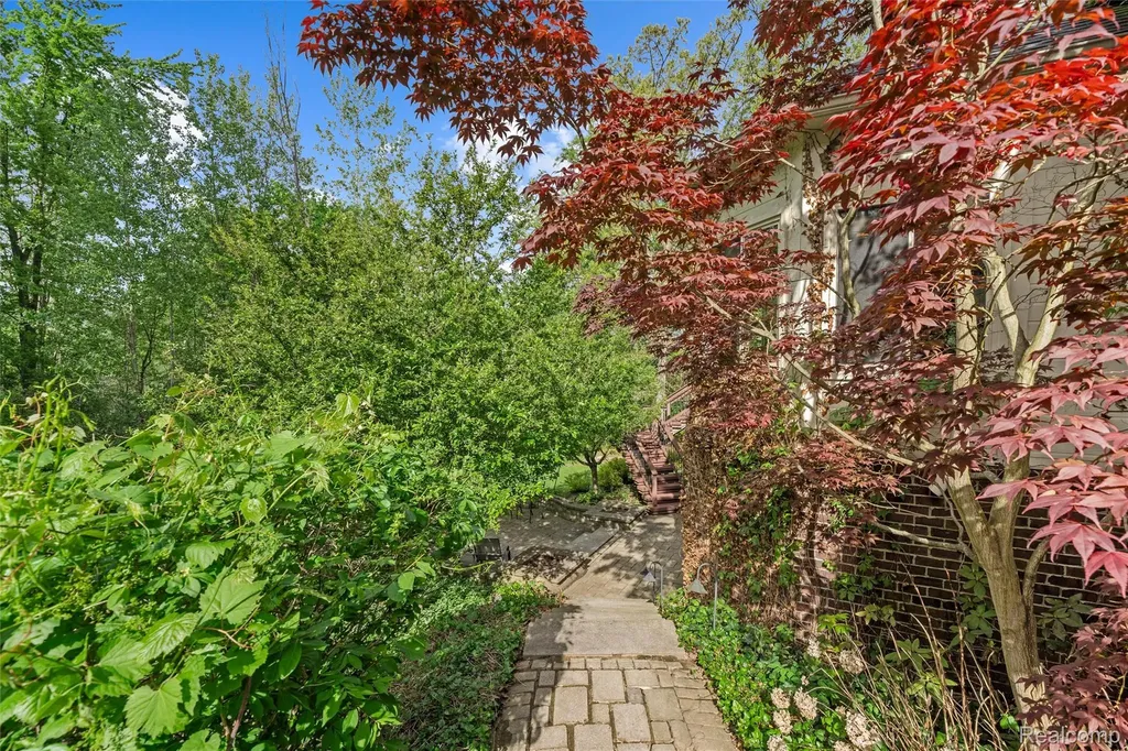 10099 Fernbrooke Drive Green Oak Township MI 48116