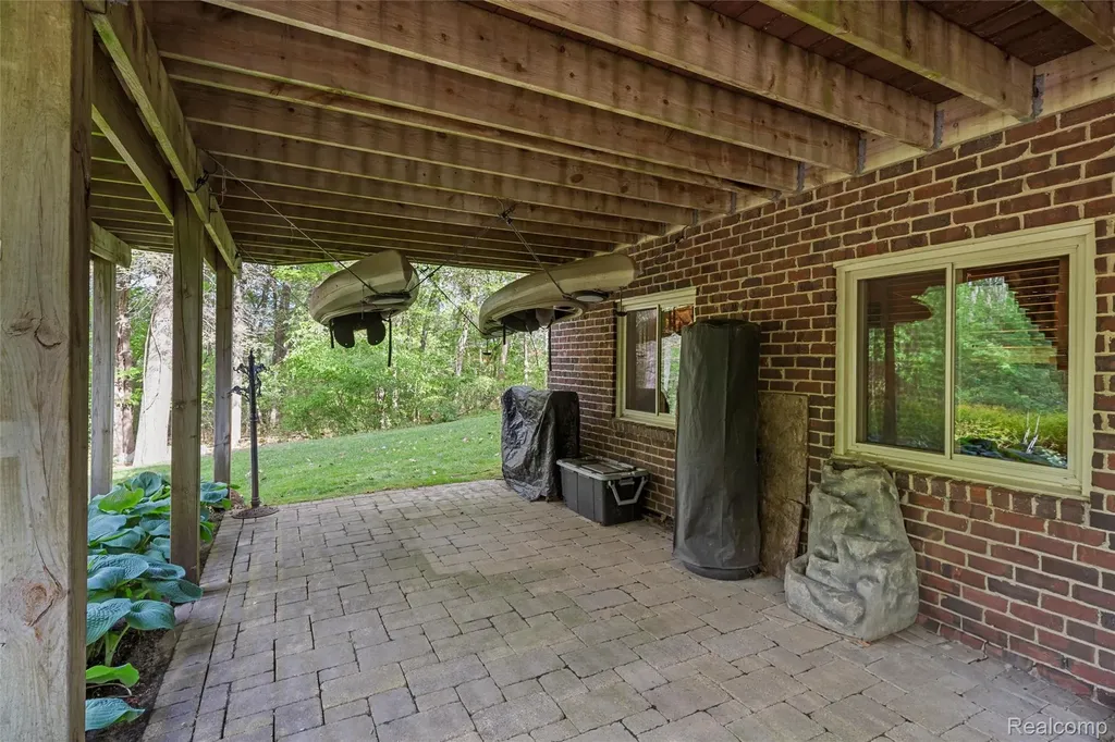 10099 Fernbrooke Drive Green Oak Township MI 48116
