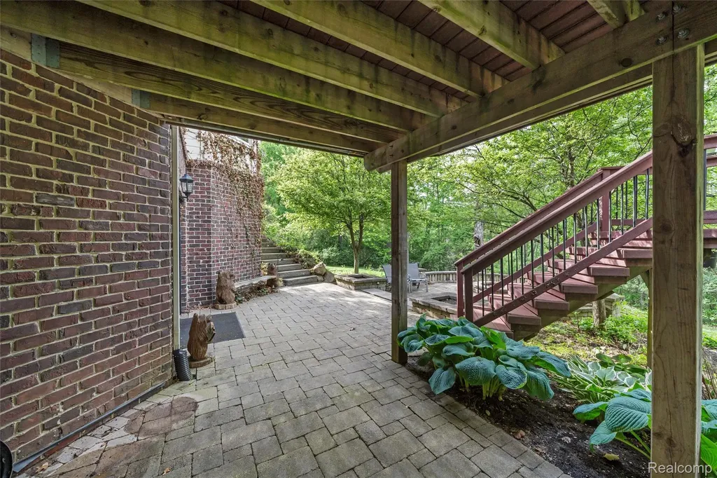 10099 Fernbrooke Drive Green Oak Township MI 48116